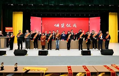 ÈÙÓþʱ¿Ì|Í·ºÅÍæ¼ÒÓéÀÖÆ½Ì¨¶Ê³¤ÏÄСÐÂÈÙ»ñ¡°Ò»ÐǼ¶ÆóÒµ¼Ò¡±³ÆºÅ